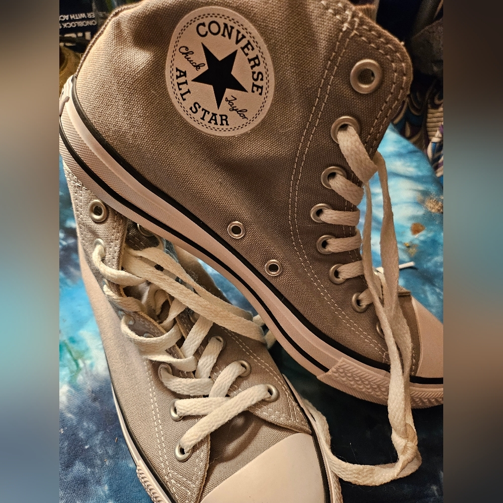 Grey hi top chuck Tayors new